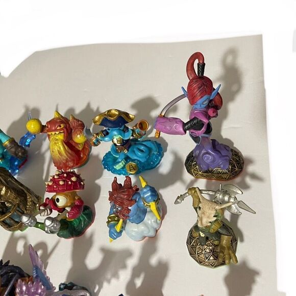 Skylanders Mixed Lot 17 figures with NWT bag Lightcore Flashwing Torch Double Tr - Picture 3 of 5